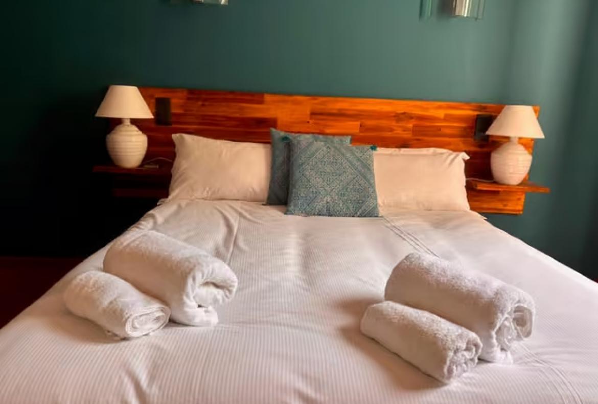 Gorgeous Old Perfumer's House. Beautifully Renovated. Pool. 5 bedrooms to sleep 10 (GRAS134)