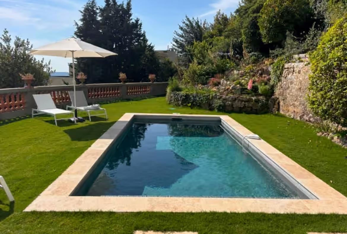 Gorgeous Old Perfumer's House. Beautifully Renovated. Pool. 5 bedrooms to sleep 10 (GRAS134)