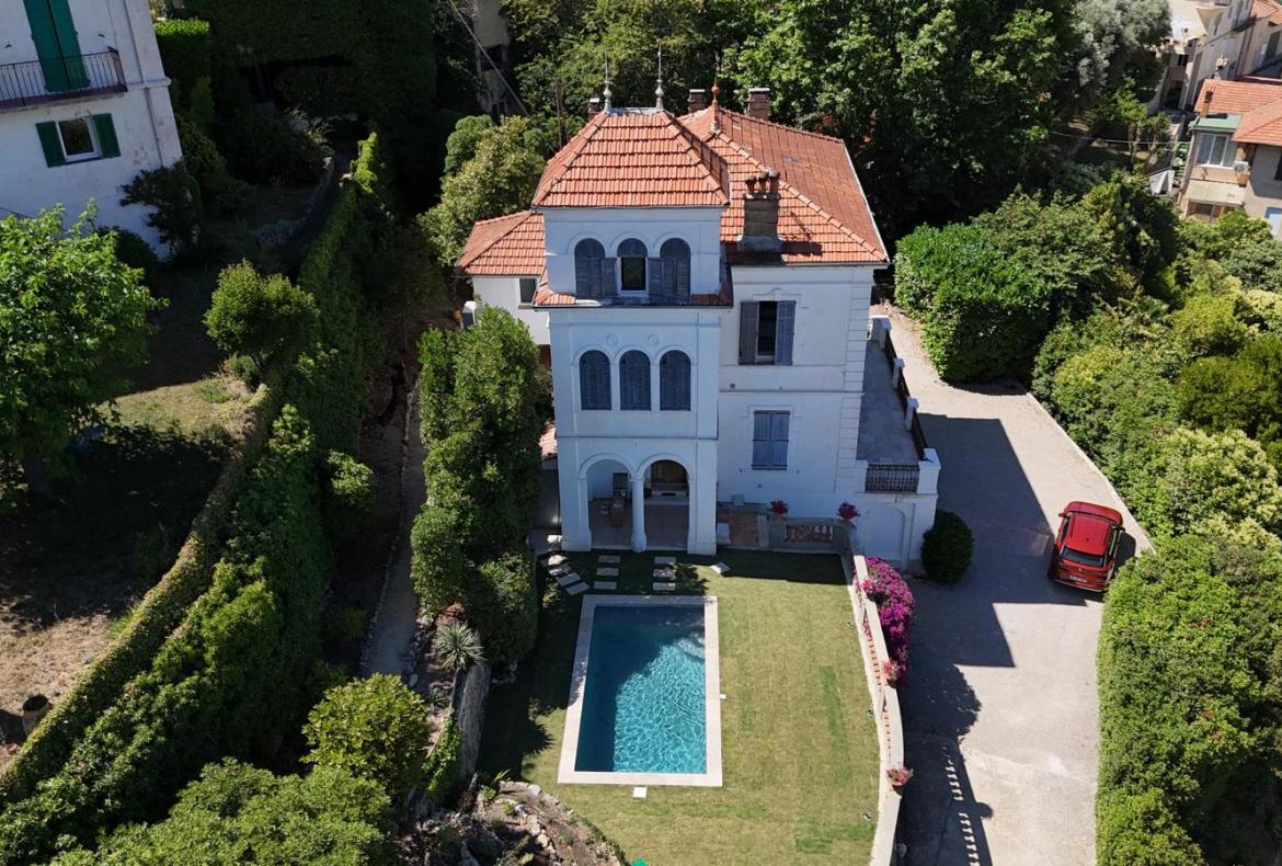 Gorgeous Old Perfumer's House. Beautifully Renovated. Pool. 5 bedrooms to sleep 10 (GRAS134)