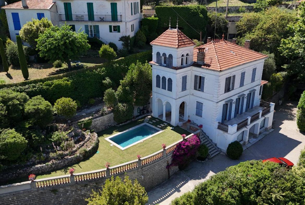 Gorgeous Old Perfumer's House. Beautifully Renovated. Pool. 5 bedrooms to sleep 10 (GRAS134)