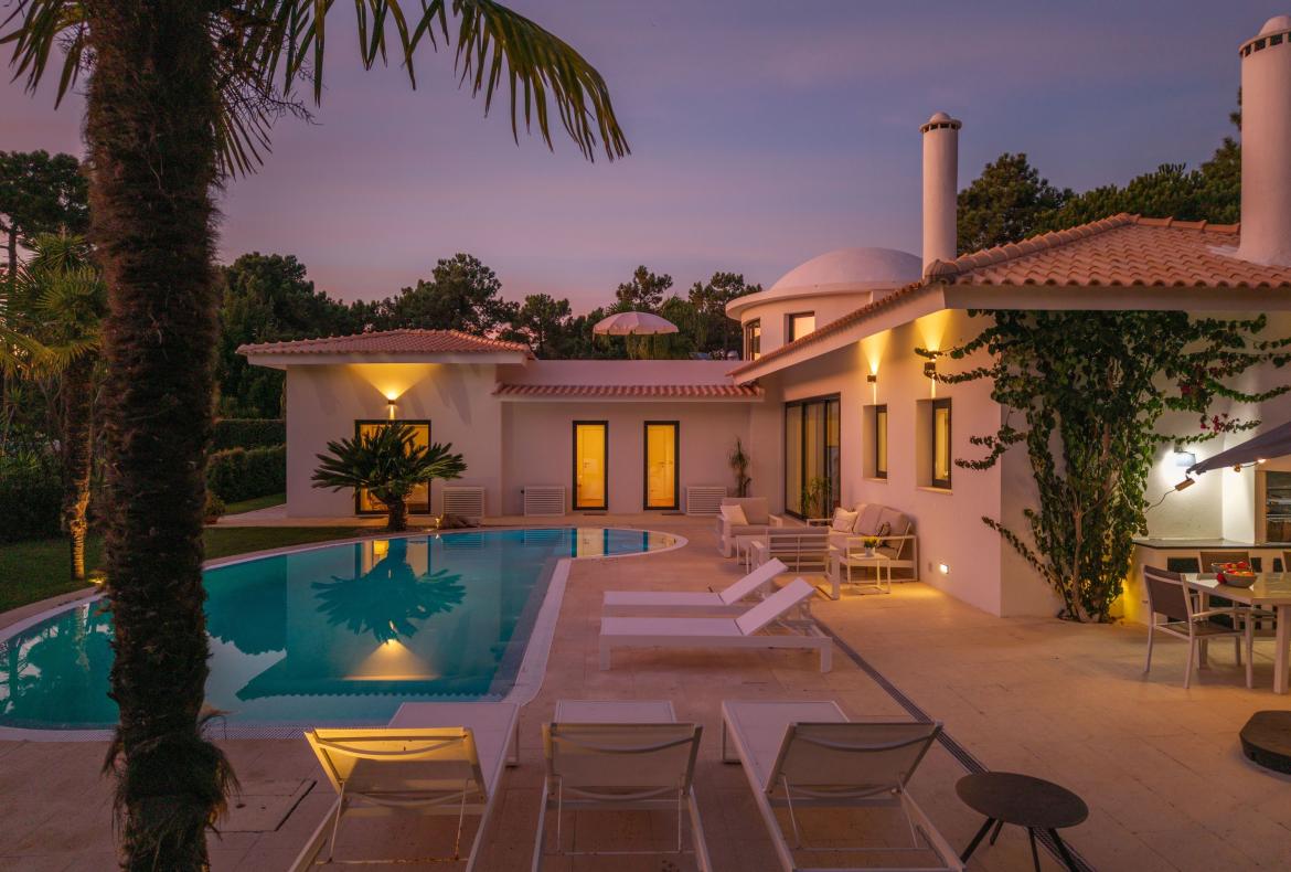 Luxury 4 bedroom holiday villa with private pool in Lisbon & coast Portugal (PV3022)