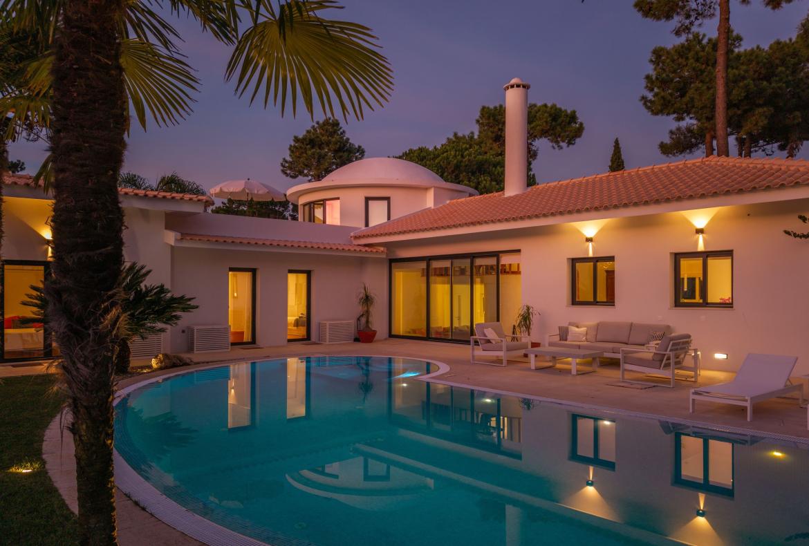 Luxury 4 bedroom holiday villa with private pool in Lisbon & coast Portugal (PV3022)