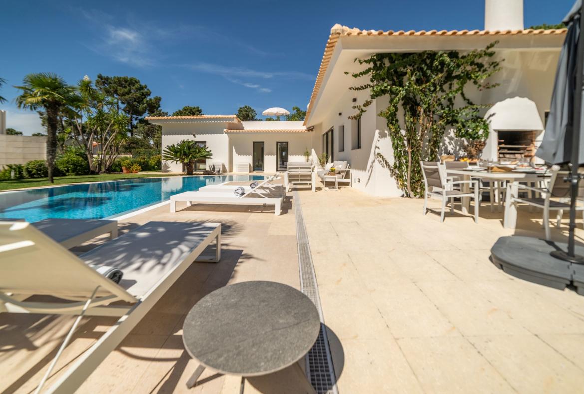Luxury 4 bedroom holiday villa with private pool in Lisbon & coast Portugal (PV3022)