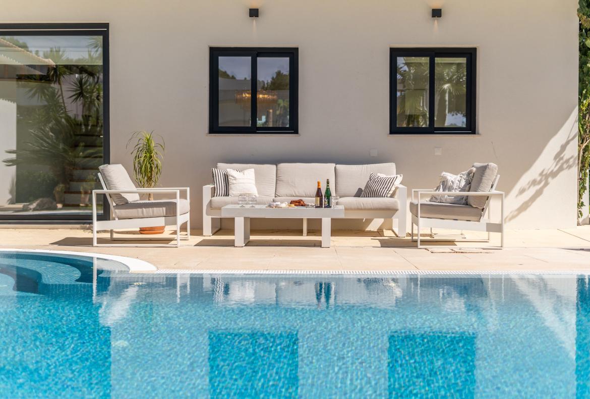 Luxury 4 bedroom holiday villa with private pool in Lisbon & coast Portugal (PV3022)