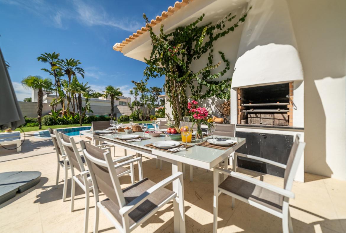 Luxury 4 bedroom holiday villa with private pool in Lisbon & coast Portugal (PV3022)