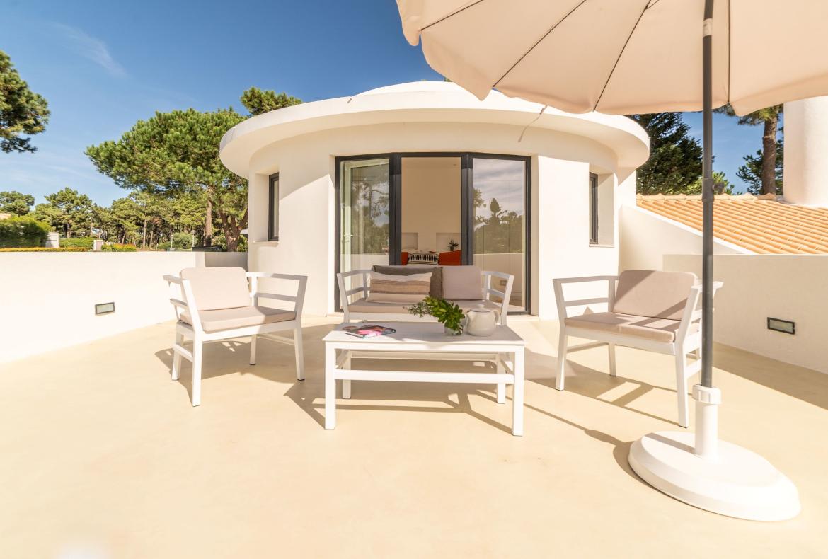 Luxury 4 bedroom holiday villa with private pool in Lisbon & coast Portugal (PV3022)