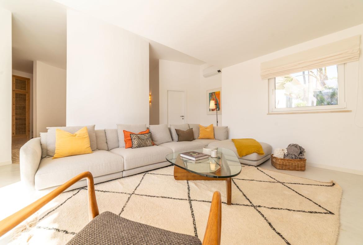 Luxury 4 bedroom holiday villa with private pool in Lisbon & coast Portugal (PV3022)