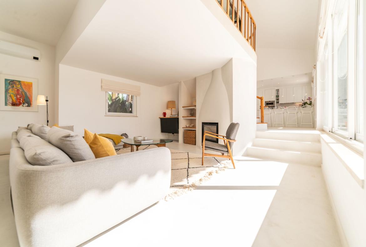 Luxury 4 bedroom holiday villa with private pool in Lisbon & coast Portugal (PV3022)