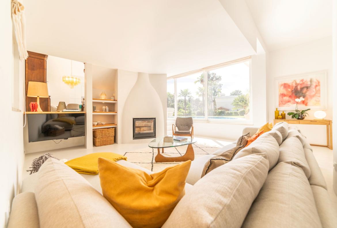 Luxury 4 bedroom holiday villa with private pool in Lisbon & coast Portugal (PV3022)