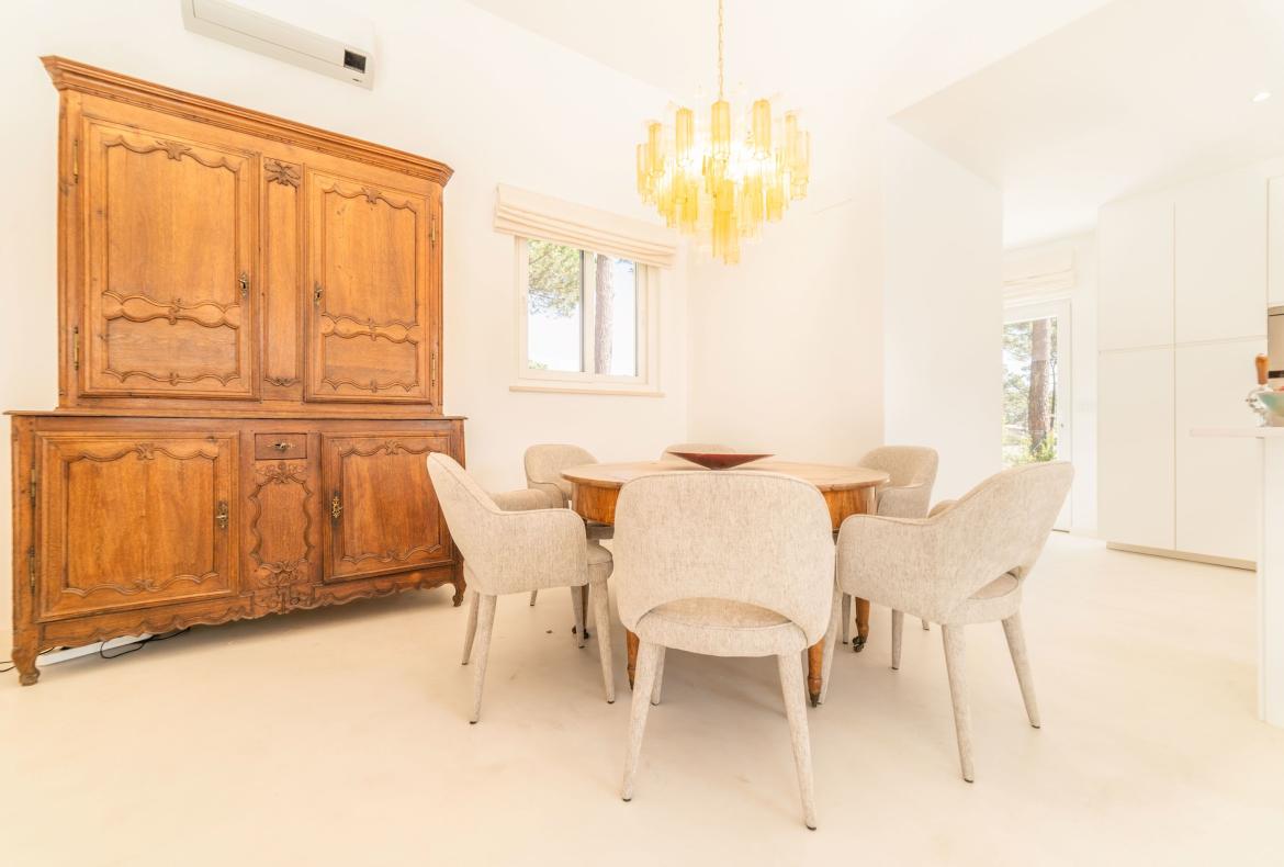 Luxury 4 bedroom holiday villa with private pool in Lisbon & coast Portugal (PV3022)
