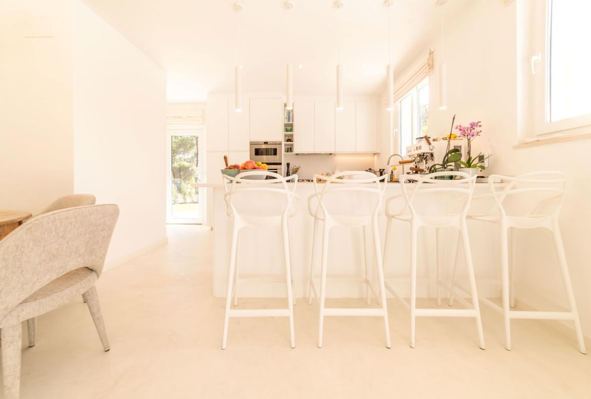Luxury 4 bedroom holiday villa with private pool in Lisbon & coast Portugal (PV3022)