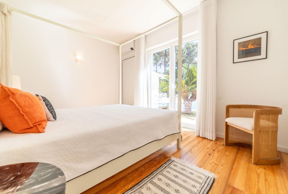 Luxury 4 bedroom holiday villa with private pool in Lisbon & coast Portugal (PV3022)