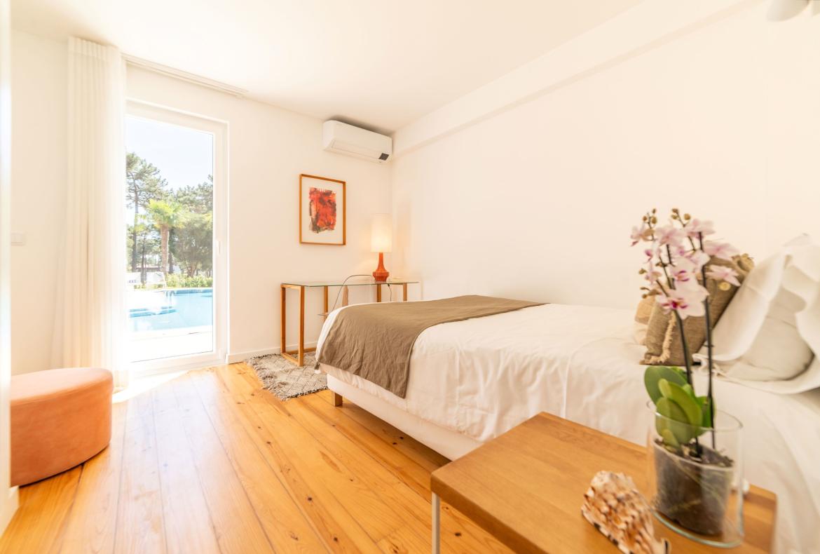 Luxury 4 bedroom holiday villa with private pool in Lisbon & coast Portugal (PV3022)