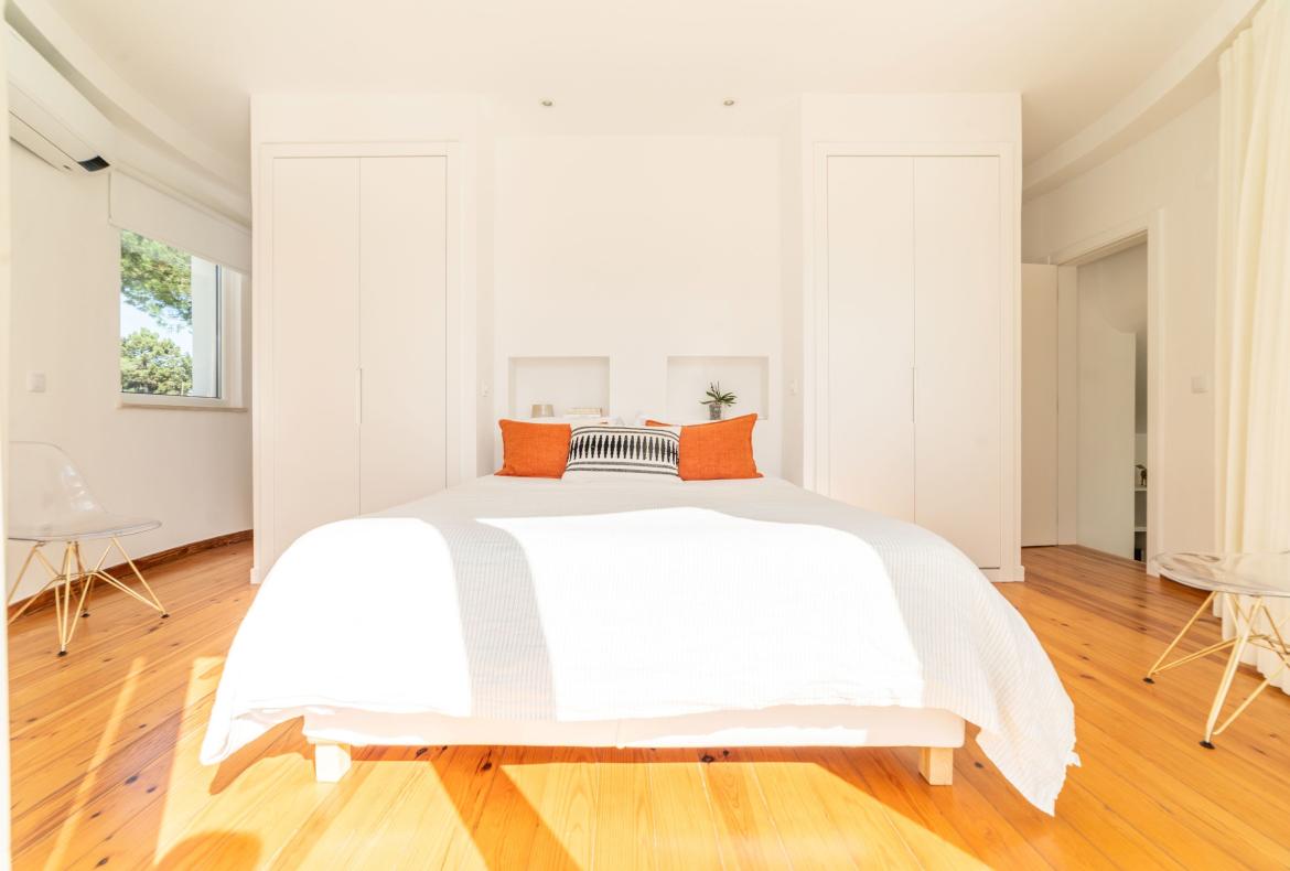 Luxury 4 bedroom holiday villa with private pool in Lisbon & coast Portugal (PV3022)