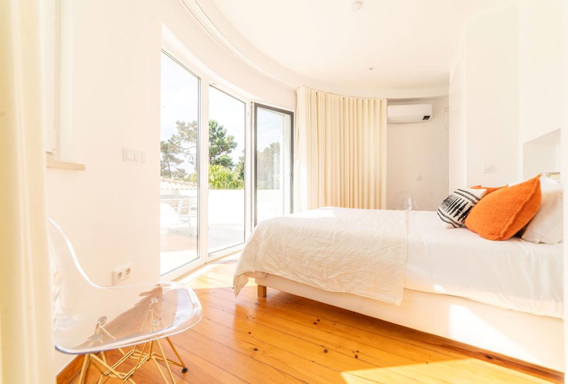 Luxury 4 bedroom holiday villa with private pool in Lisbon & coast Portugal (PV3022)