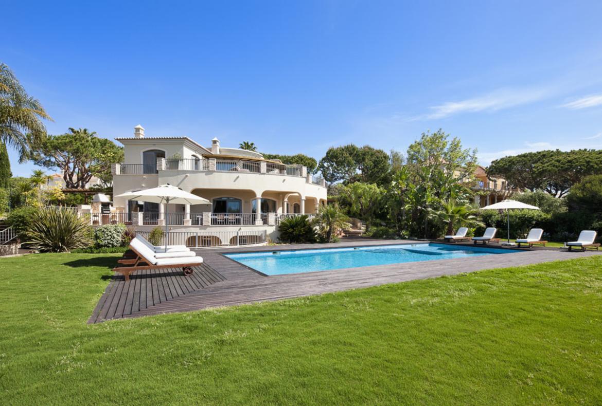 Luxury 6 bedroom holiday villa with private pool in Algarve Portugal (PORTU141PV)