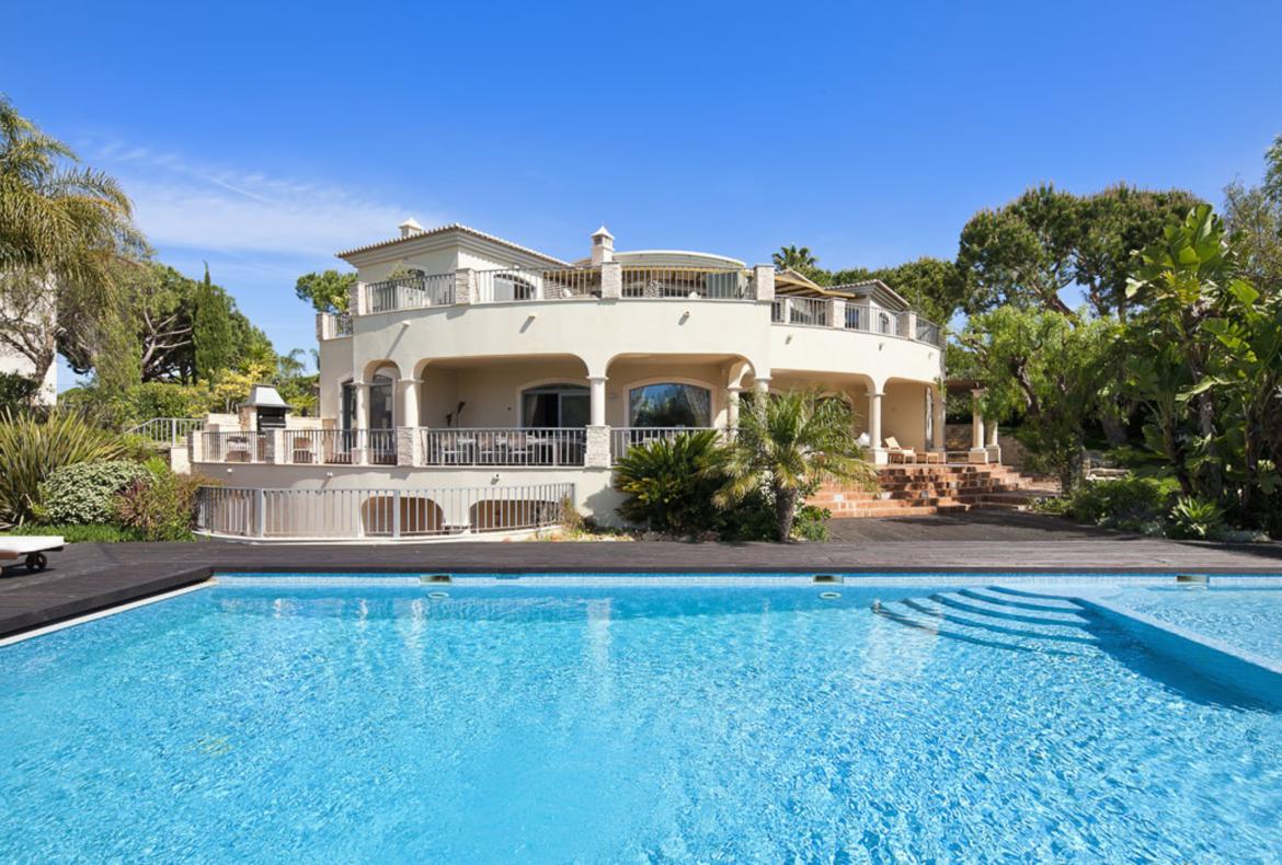 Luxury 6 bedroom holiday villa with private pool in Algarve Portugal (PORTU141PV)