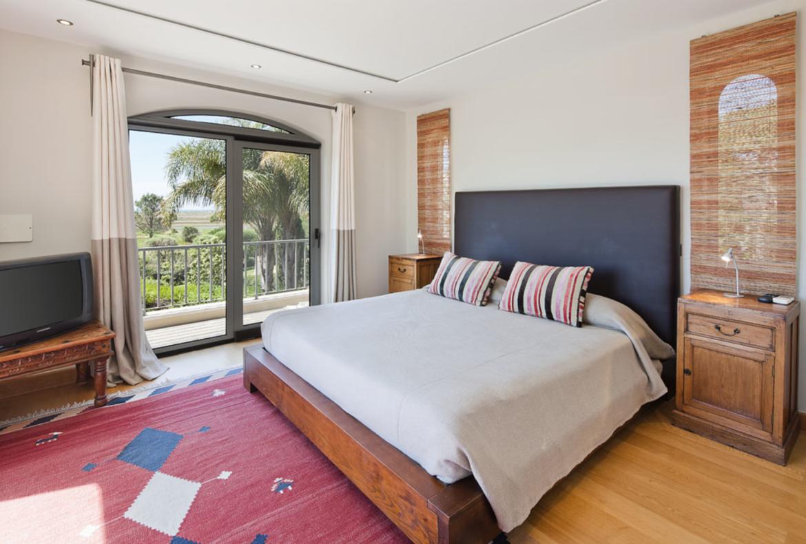 Luxury 6 bedroom holiday villa with private pool in Algarve Portugal (PORTU141PV)