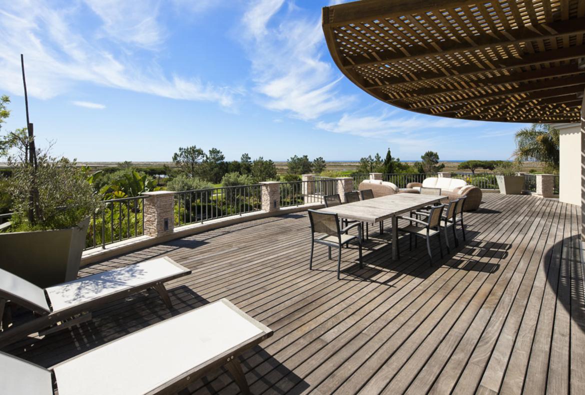 Luxury 6 bedroom holiday villa with private pool in Algarve Portugal (PORTU141PV)