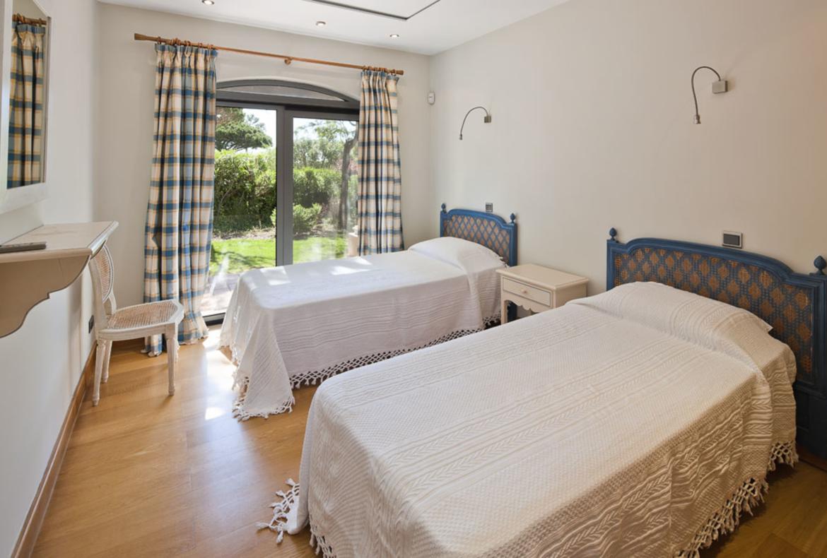 Luxury 6 bedroom holiday villa with private pool in Algarve Portugal (PORTU141PV)
