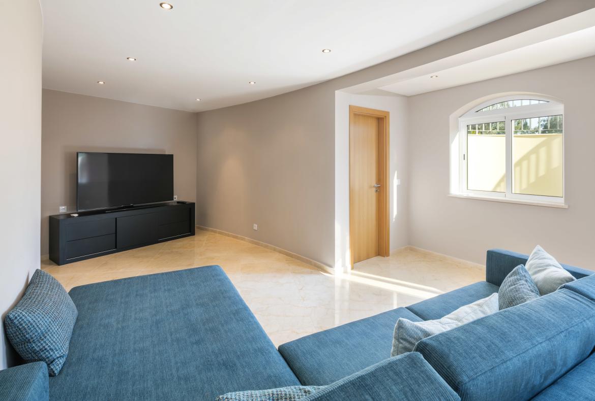 Luxury 6 bedroom holiday villa with private pool in Algarve Portugal (PORTU141PV)