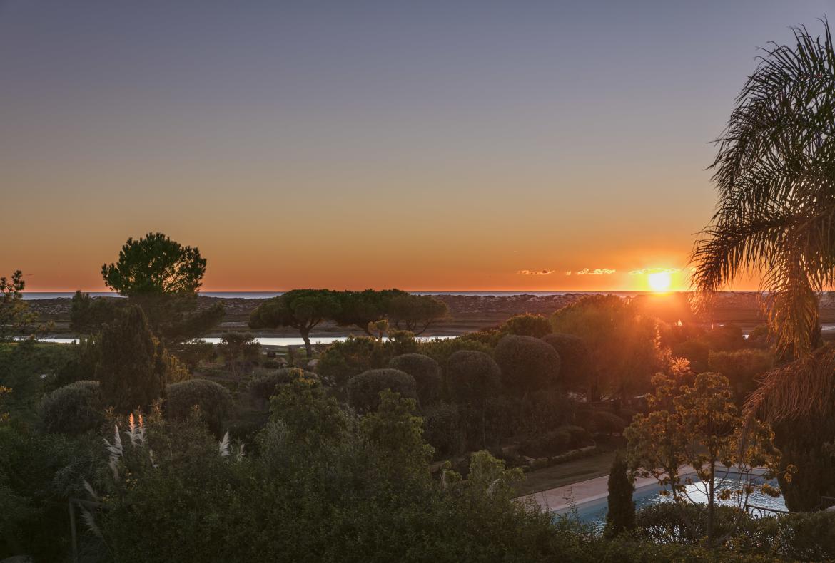 Luxury 6 bedroom holiday villa with private pool in Algarve Portugal (PORTU141PV)