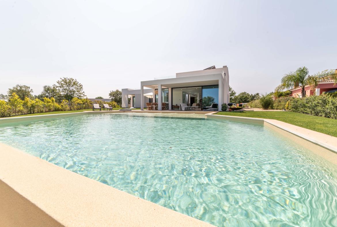 Luxury 4 bedroom holiday villa with private pool in Lisbon & coast Portugal (PV3023)