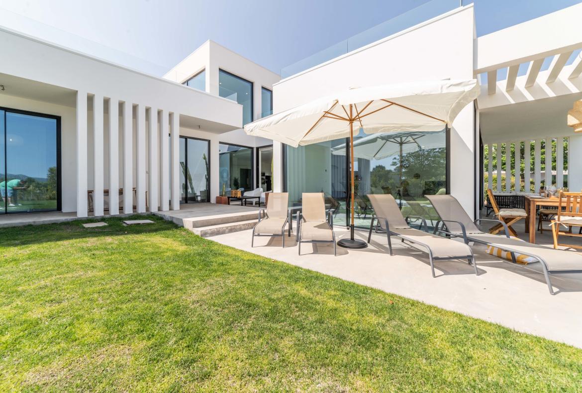 Luxury 4 bedroom holiday villa with private pool in Lisbon & coast Portugal (PV3023)