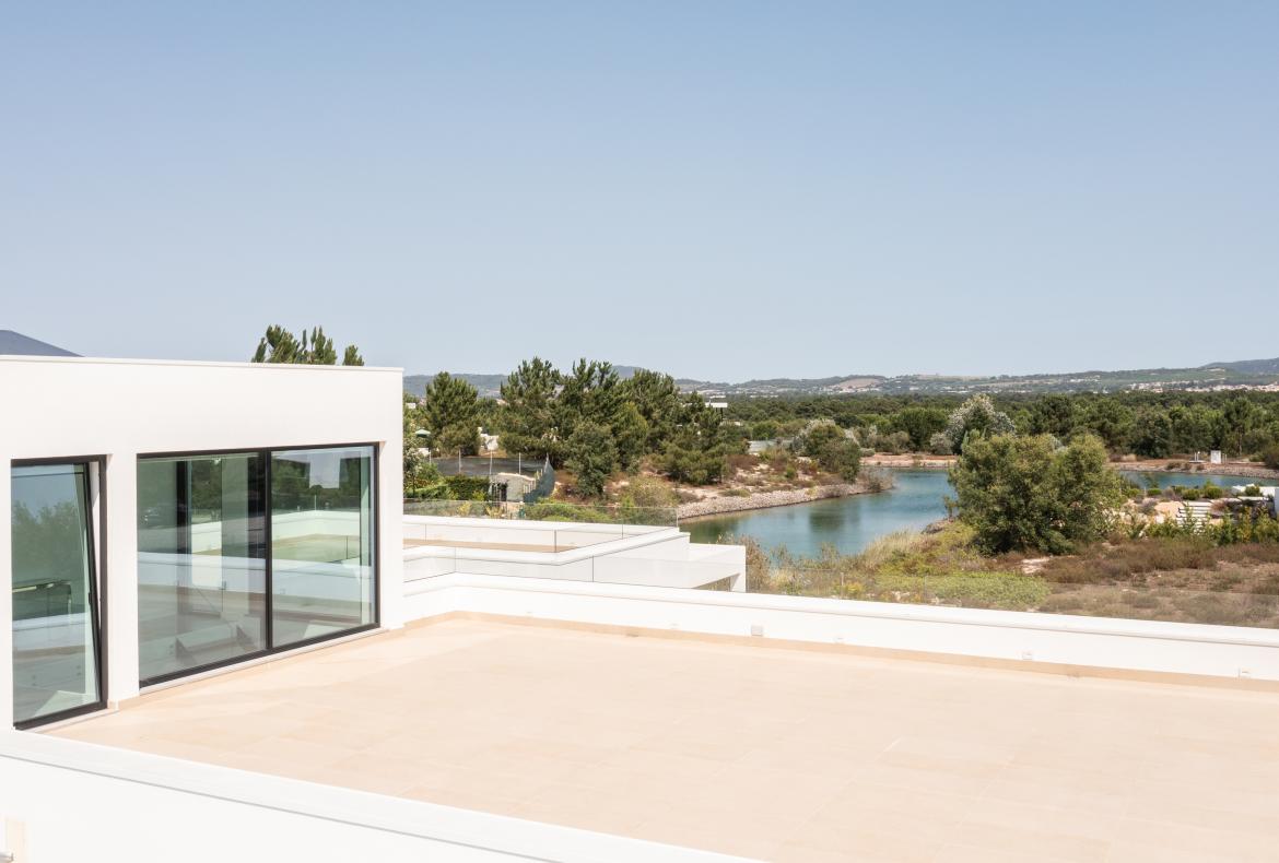 Luxury 4 bedroom holiday villa with private pool in Lisbon & coast Portugal (PV3023)