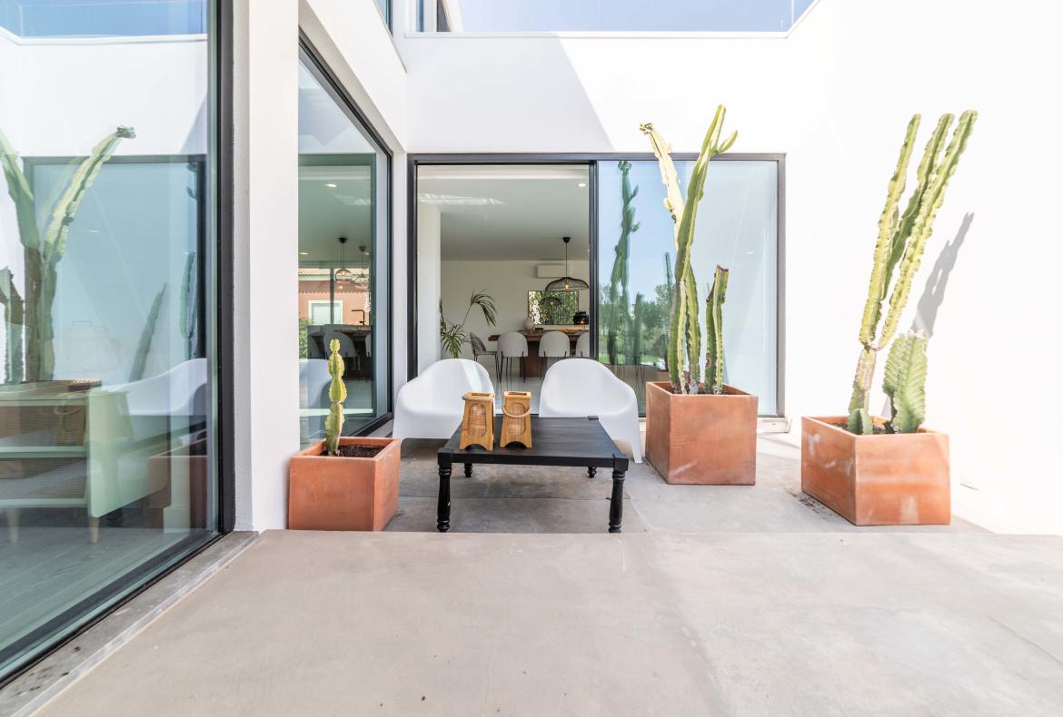 Luxury 4 bedroom holiday villa with private pool in Lisbon & coast Portugal (PV3023)