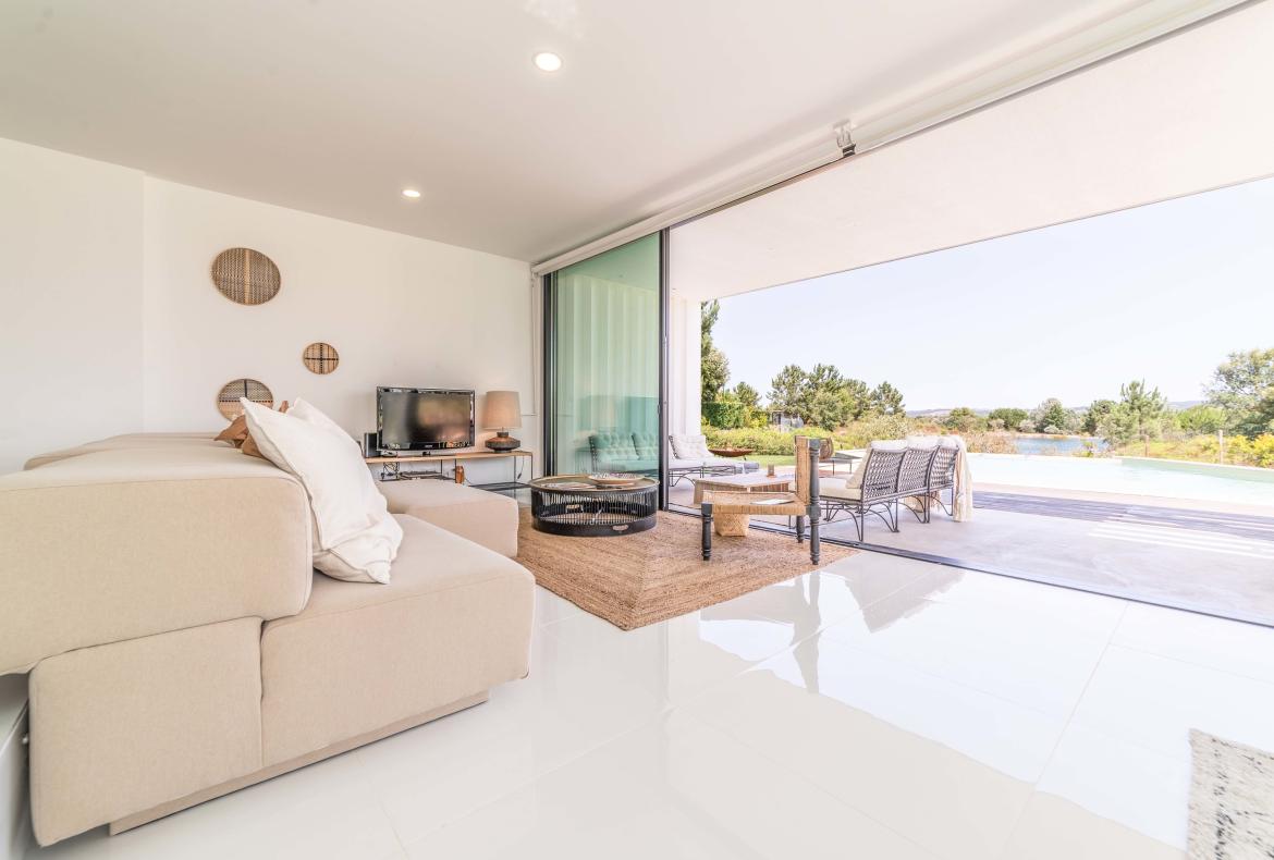 Luxury 4 bedroom holiday villa with private pool in Lisbon & coast Portugal (PV3023)