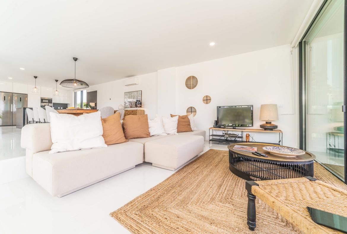 Luxury 4 bedroom holiday villa with private pool in Lisbon & coast Portugal (PV3023)
