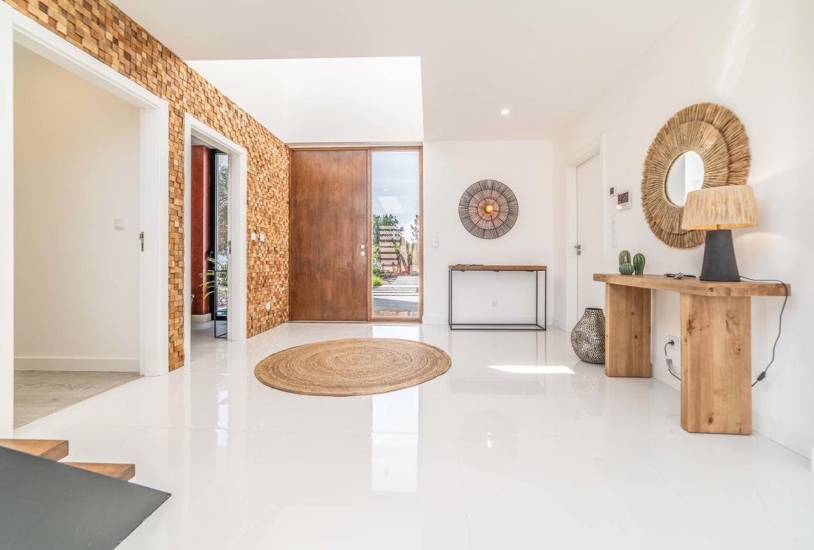 Luxury 4 bedroom holiday villa with private pool in Lisbon & coast Portugal (PV3023)