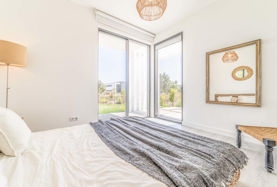 Luxury 4 bedroom holiday villa with private pool in Lisbon & coast Portugal (PV3023)