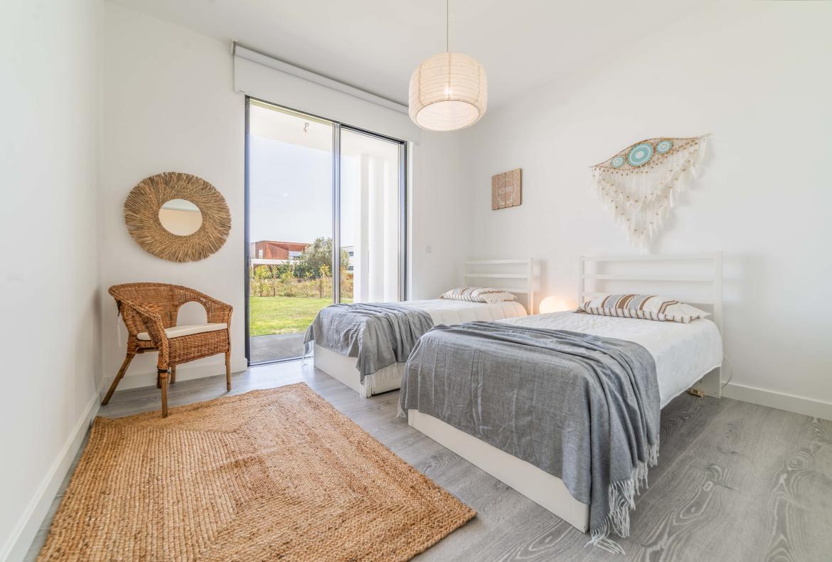 Luxury 4 bedroom holiday villa with private pool in Lisbon & coast Portugal (PV3023)