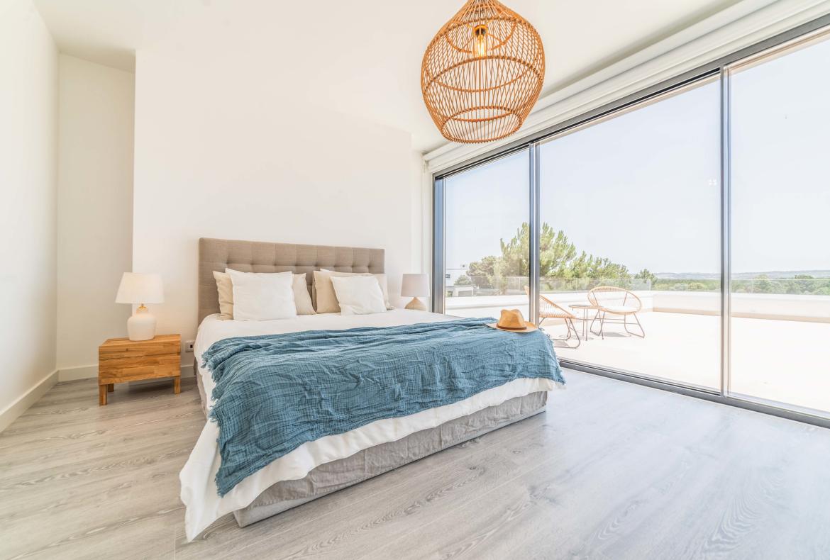 Luxury 4 bedroom holiday villa with private pool in Lisbon & coast Portugal (PV3023)