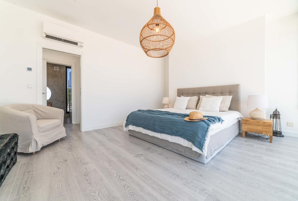 Luxury 4 bedroom holiday villa with private pool in Lisbon & coast Portugal (PV3023)