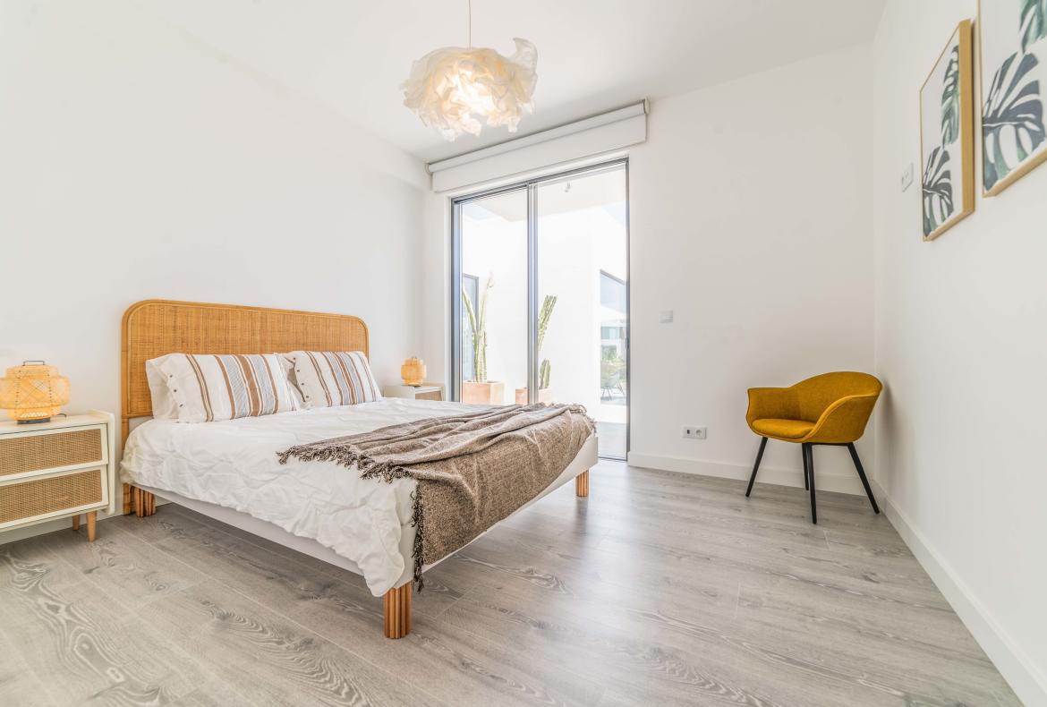 Luxury 4 bedroom holiday villa with private pool in Lisbon & coast Portugal (PV3023)