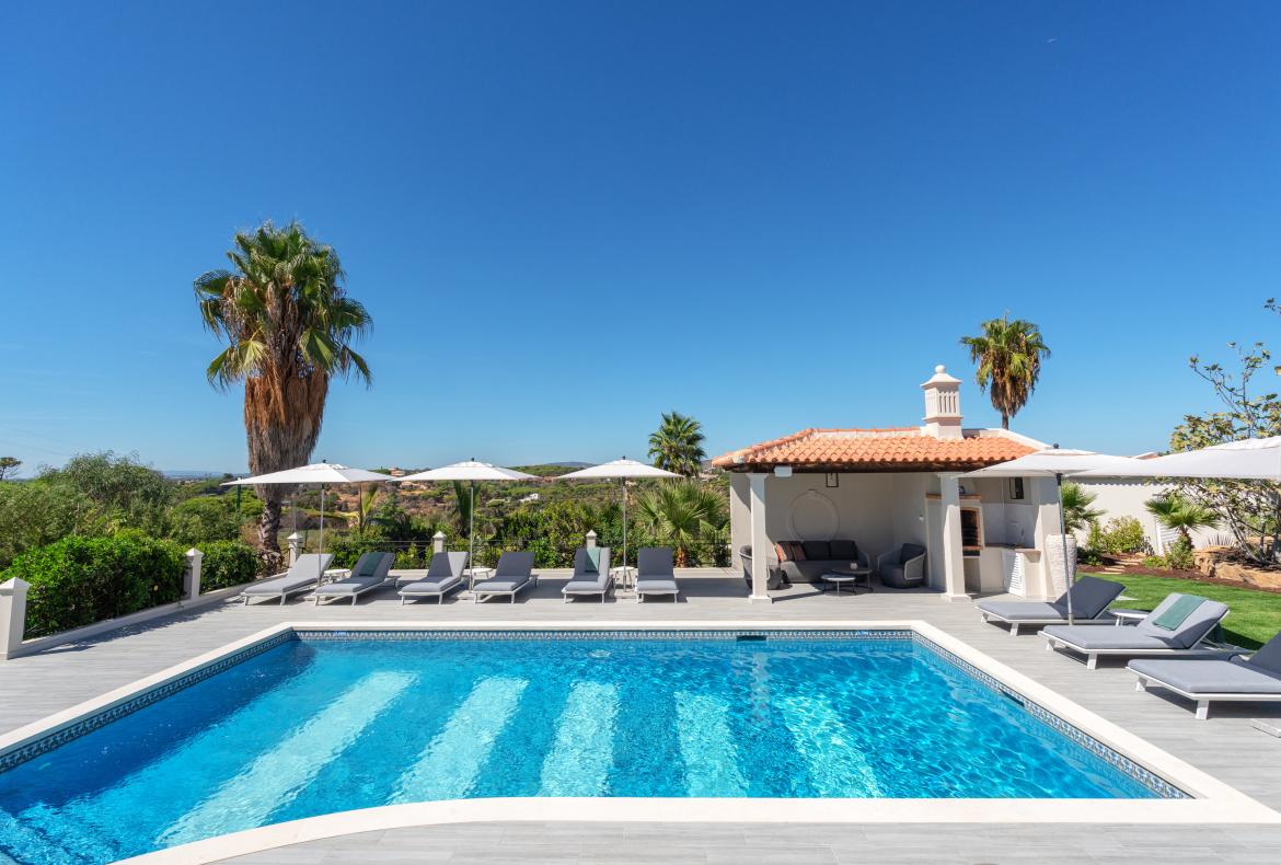 Luxury 6 bedroom holiday villa with private pool in Algarve Portugal (PV3025)