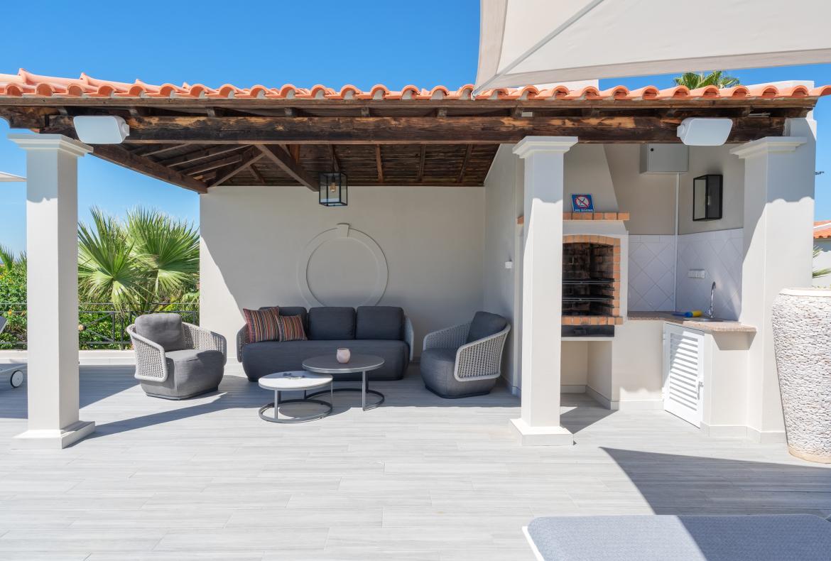 Luxury 6 bedroom holiday villa with private pool in Algarve Portugal (PV3025)