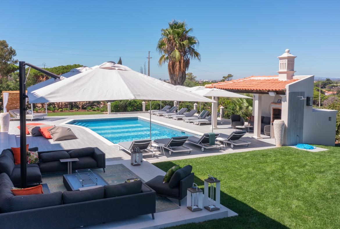 Luxury 6 bedroom holiday villa with private pool in Algarve Portugal (PV3025)
