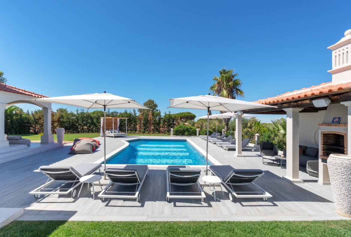 Luxury 6 bedroom holiday villa with private pool in Algarve Portugal (PV3025)