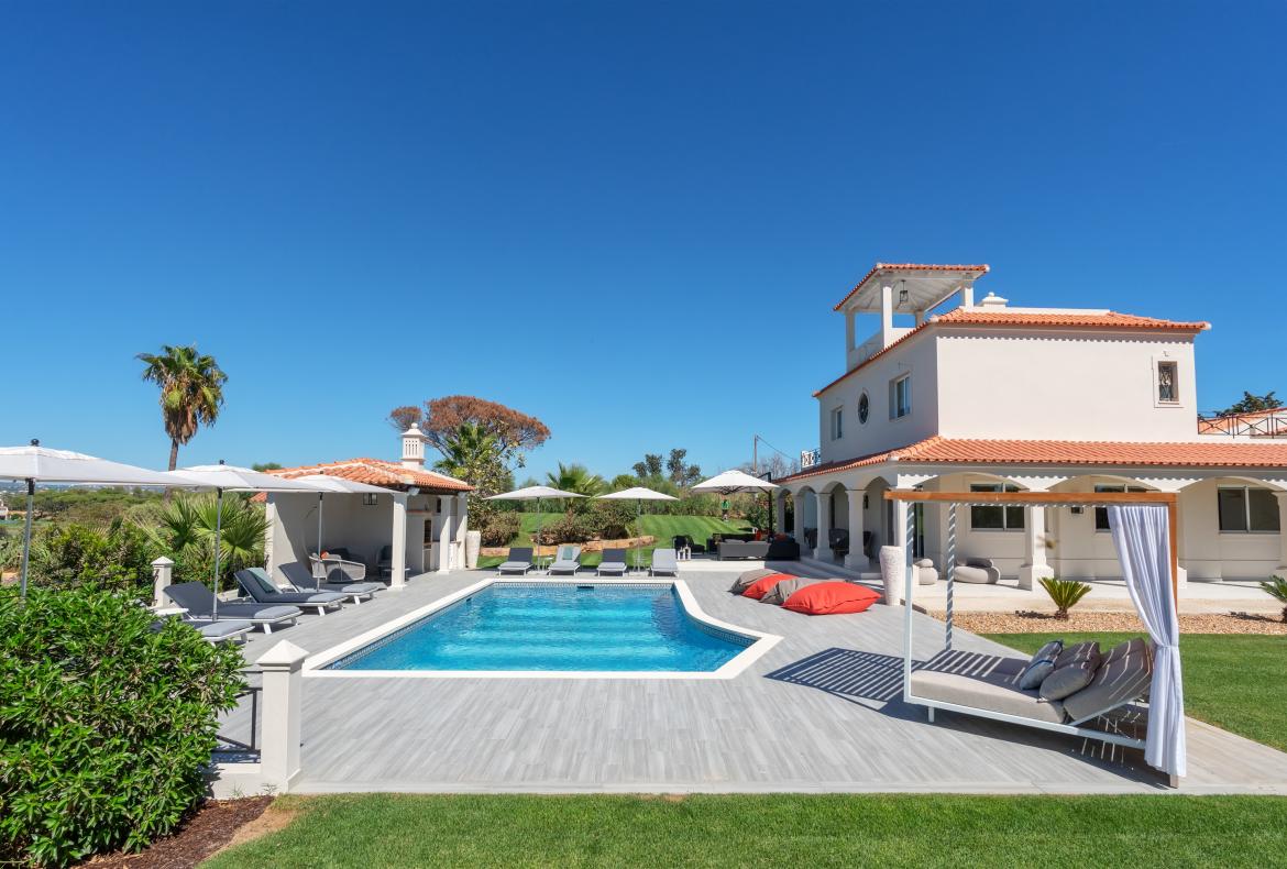Luxury 6 bedroom holiday villa with private pool in Algarve Portugal (PV3025)