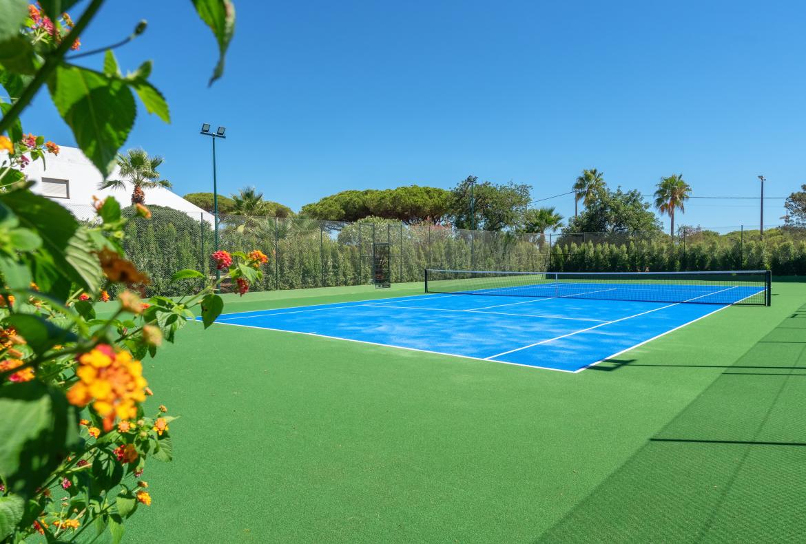 Luxury 6 bedroom holiday villa with private pool in Algarve Portugal (PV3025)
