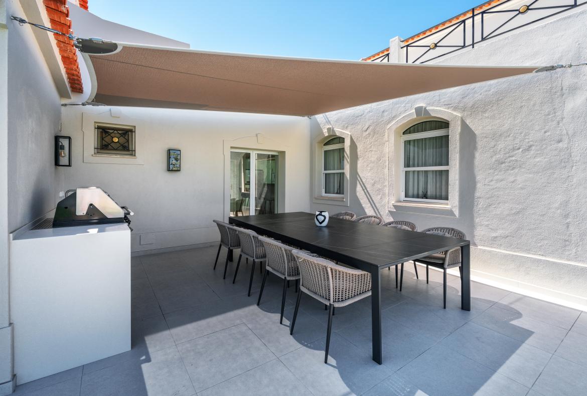 Luxury 6 bedroom holiday villa with private pool in Algarve Portugal (PV3025)