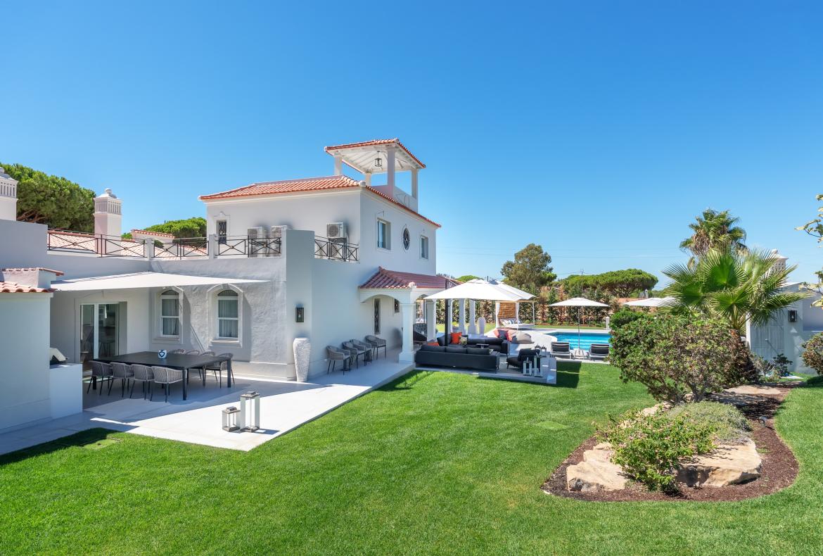 Luxury 6 bedroom holiday villa with private pool in Algarve Portugal (PV3025)