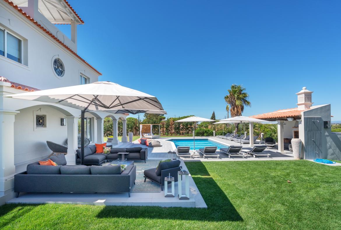 Luxury 6 bedroom holiday villa with private pool in Algarve Portugal (PV3025)