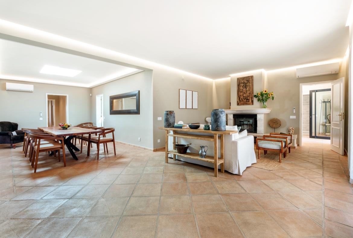 Luxury 6 bedroom holiday villa with private pool in Algarve Portugal (PV3025)