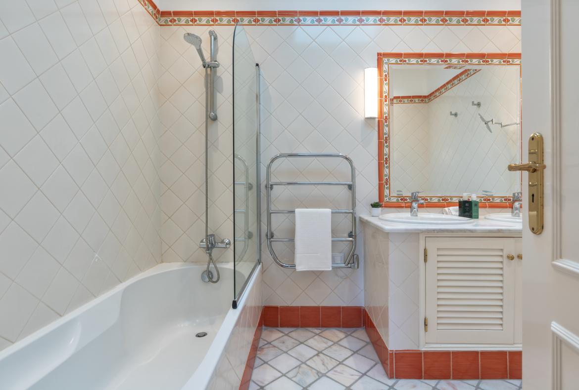 Luxury 6 bedroom holiday villa with private pool in Algarve Portugal (PV3025)