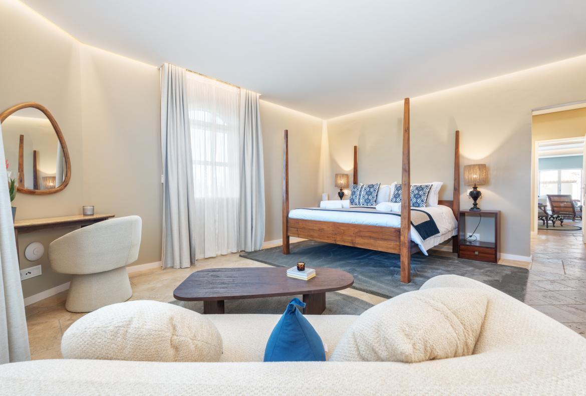 Luxury 6 bedroom holiday villa with private pool in Algarve Portugal (PV3025)